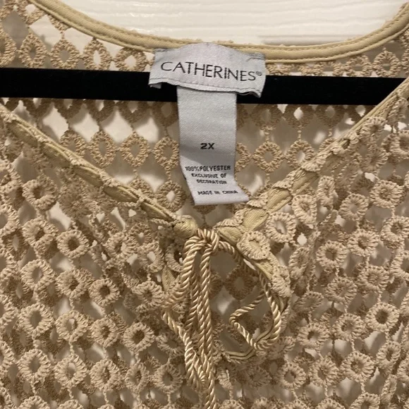 3/$15 Womens Tan Lace Tunic Top - Picture 4 of 7